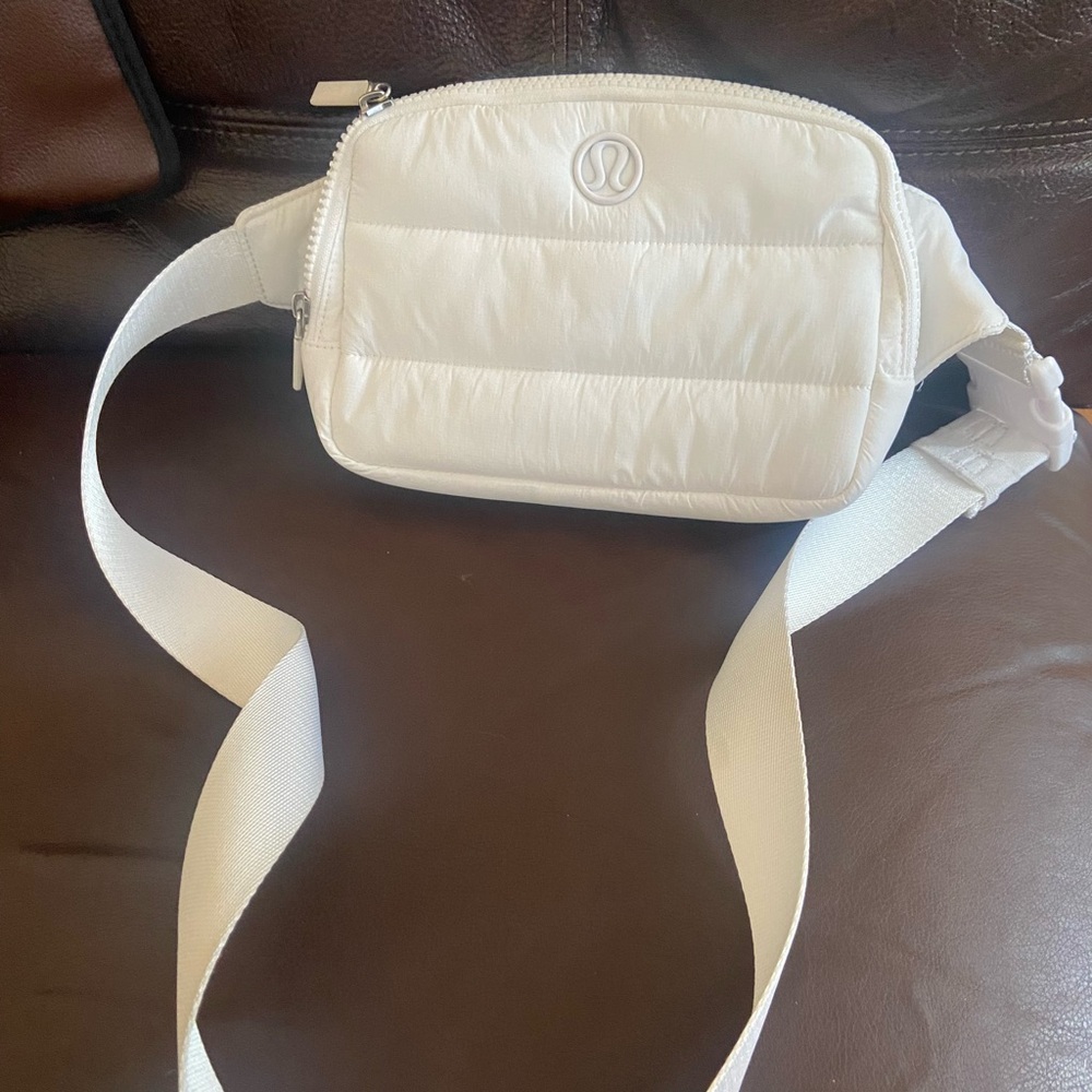 Lululemon Everywhere Belt Bag, large. *Wunder Puff White